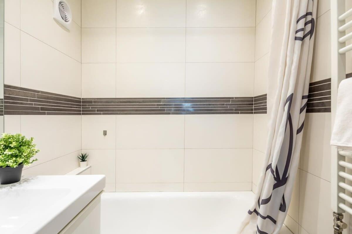 Cozy Quiet Apartment With A Balcony Budapest Eksteriør bilde